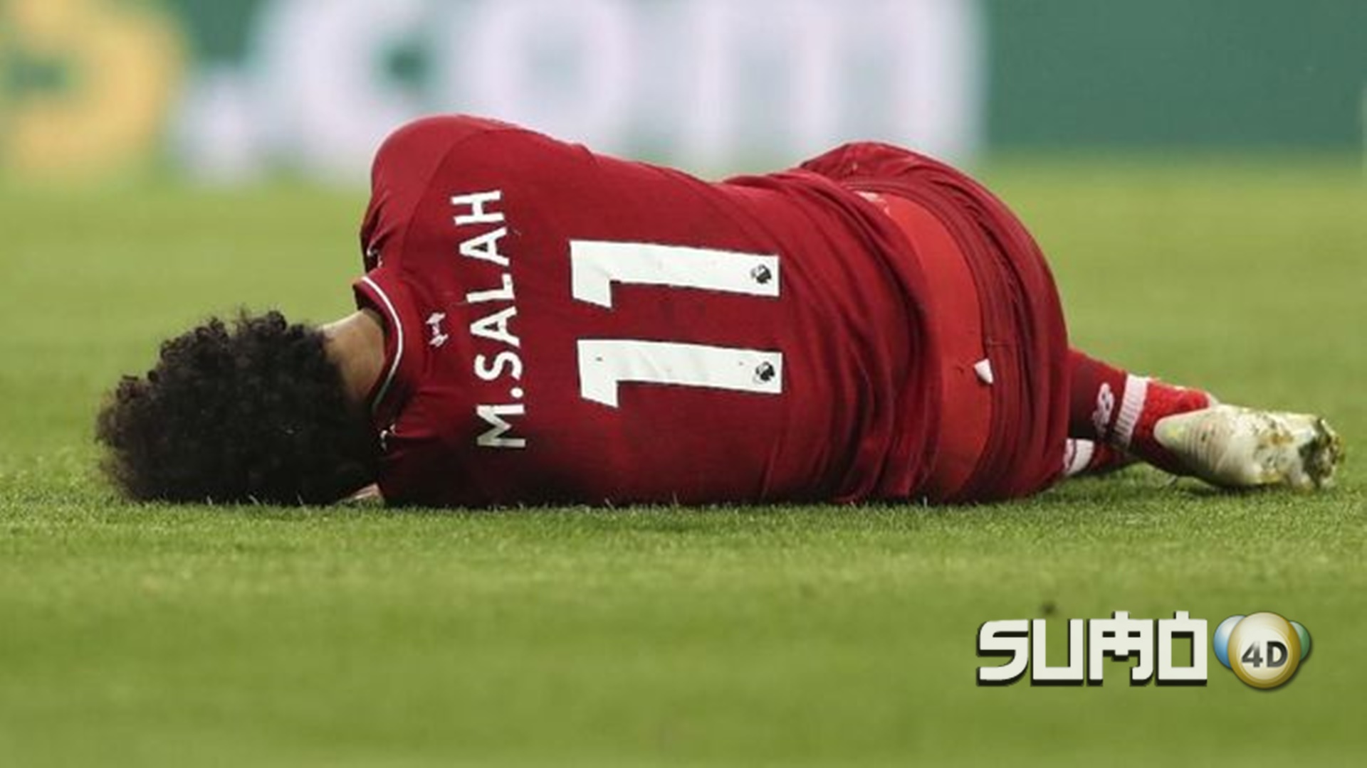 Mohamed Salah Tidur di Lantai Pesawat