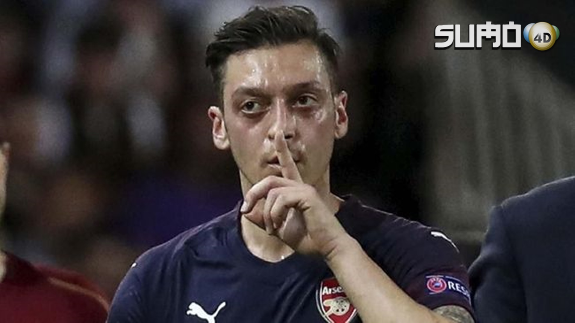 Mesut Ozil Diadang Perampok Berpisau di London