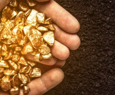 Pria Beruntung Temukan Bongkahan Emas Senilai Rp1,4 Miliar di Sungai